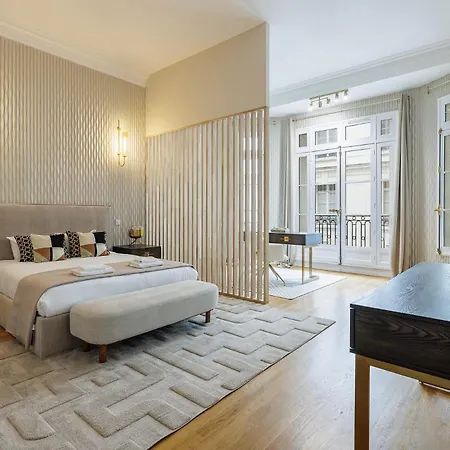 Gold & Luxe Situe Arc De Triomphe Апартаменты *